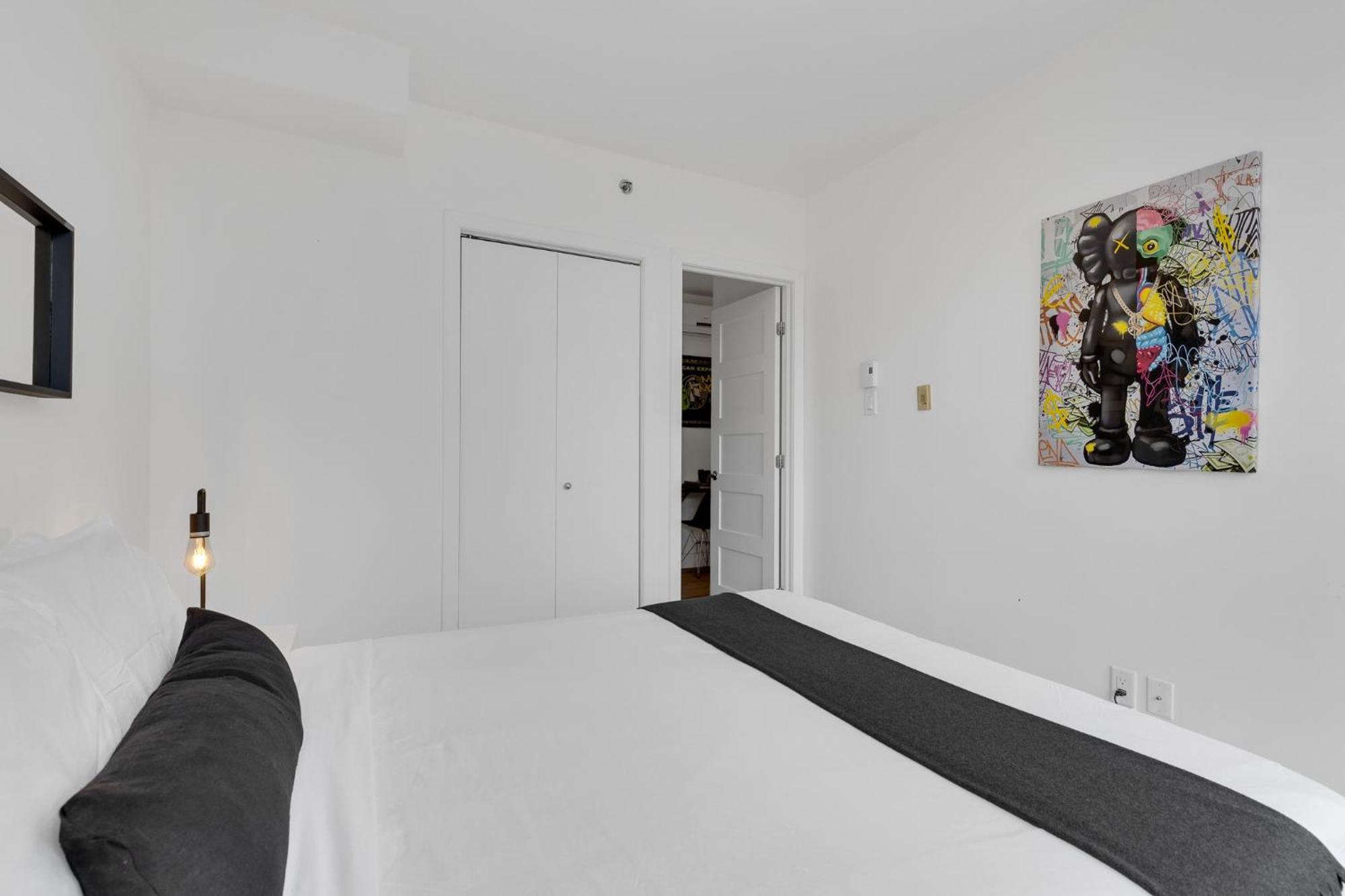 Liv Mtl Downtown Aparthotel Montreal Bagian luar foto