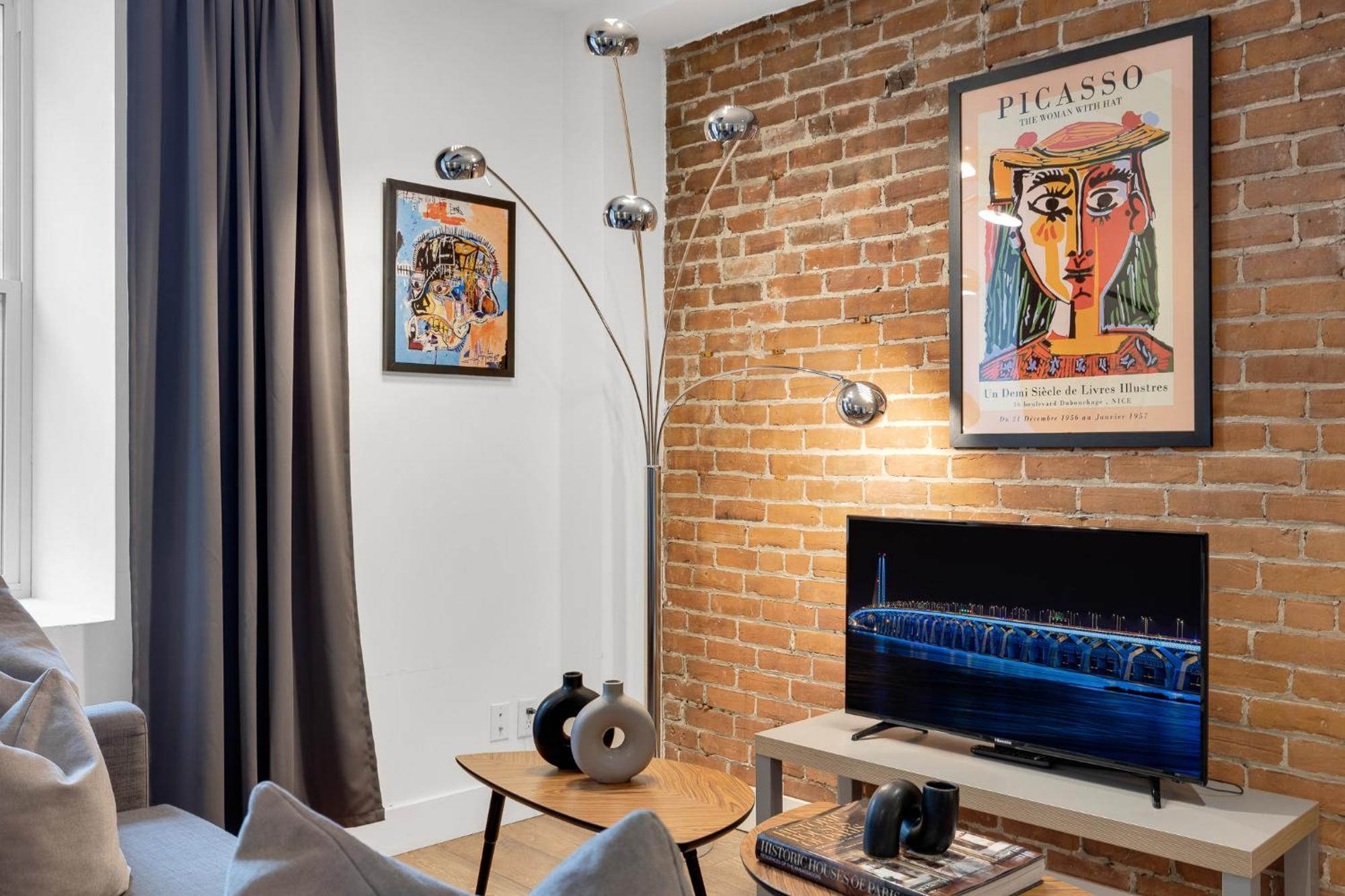 Liv Mtl Downtown Aparthotel Montreal Bagian luar foto