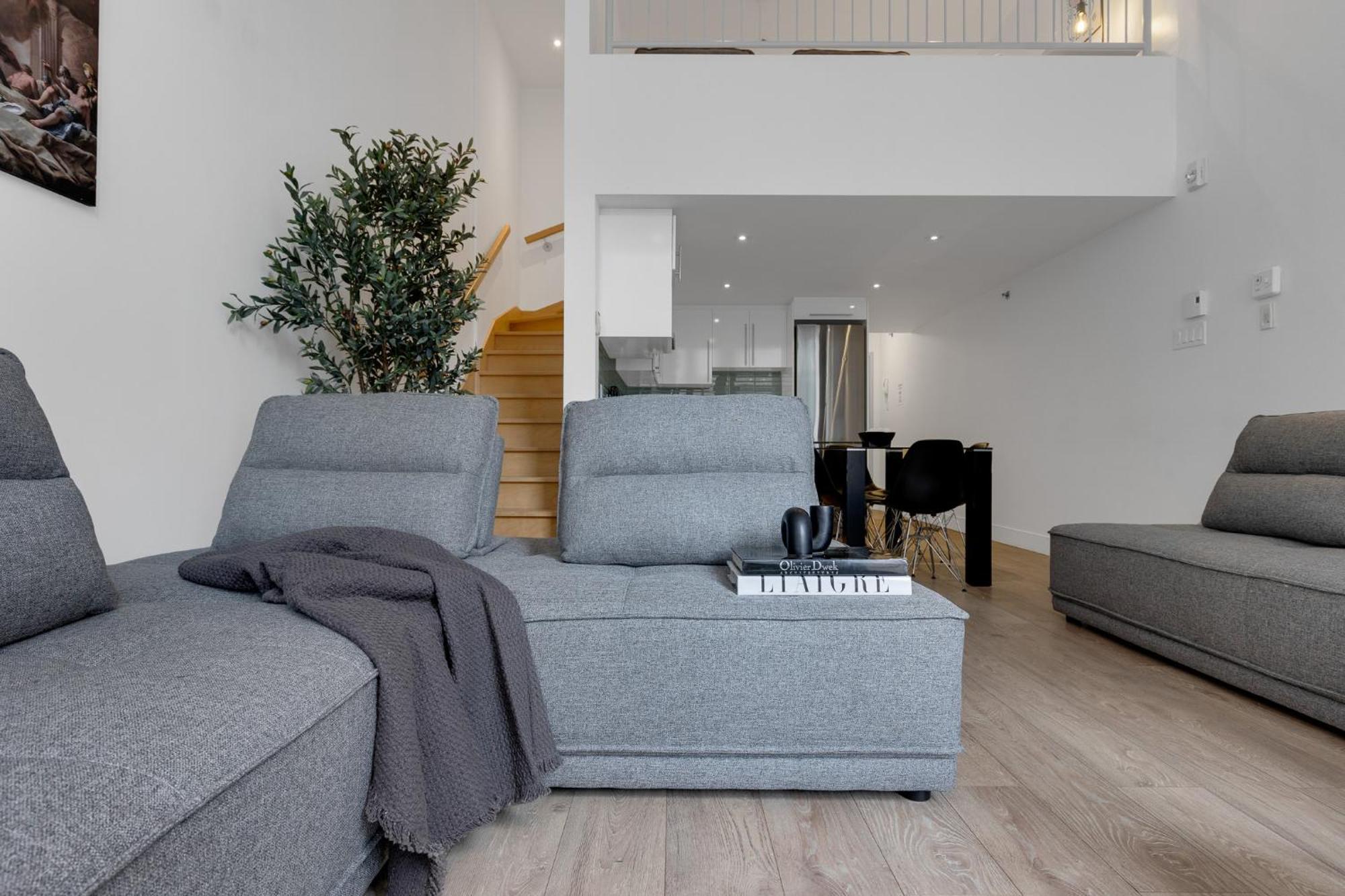 Liv Mtl Downtown Aparthotel Montreal Bagian luar foto