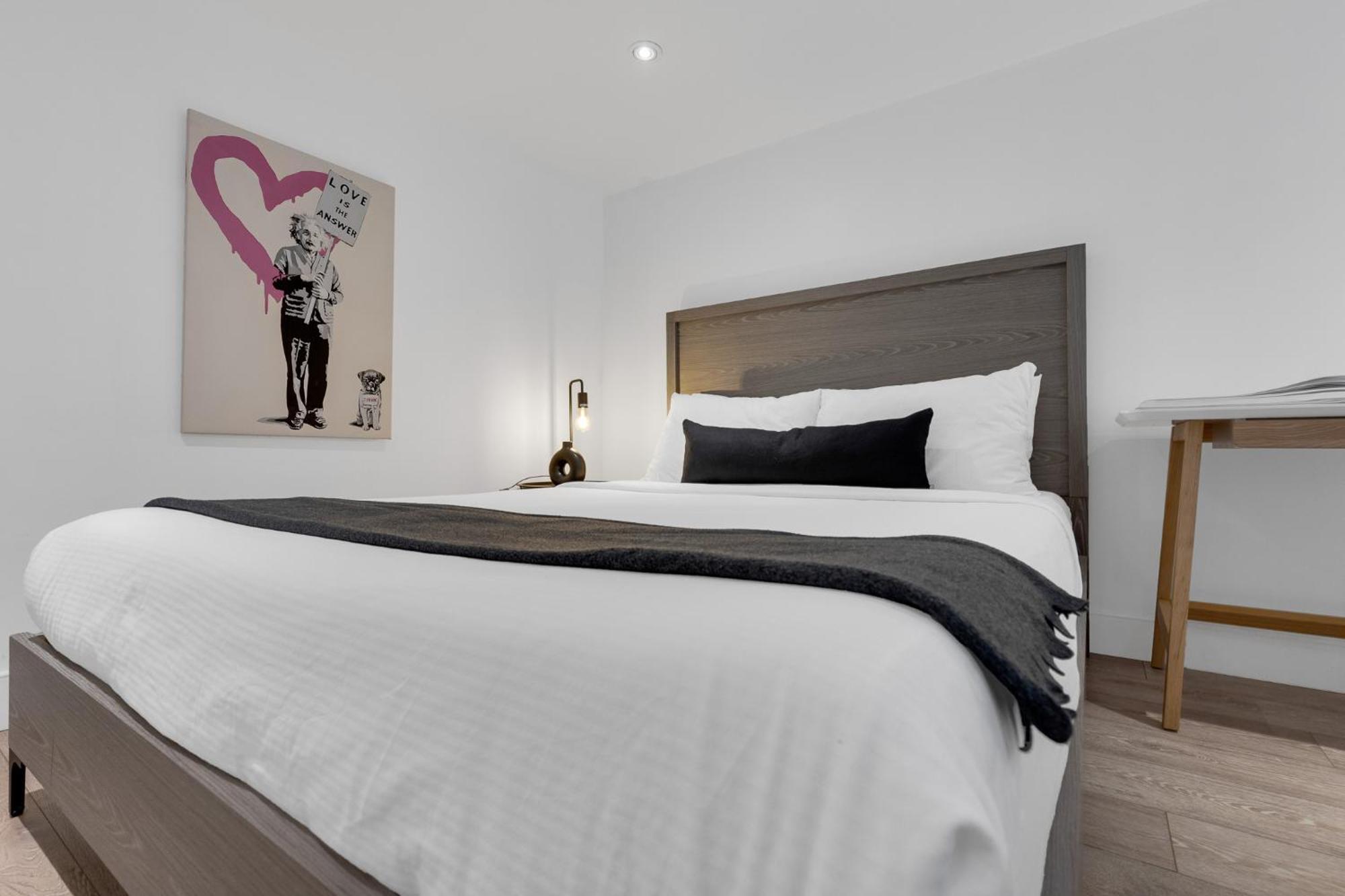 Liv Mtl Downtown Aparthotel Montreal Bagian luar foto