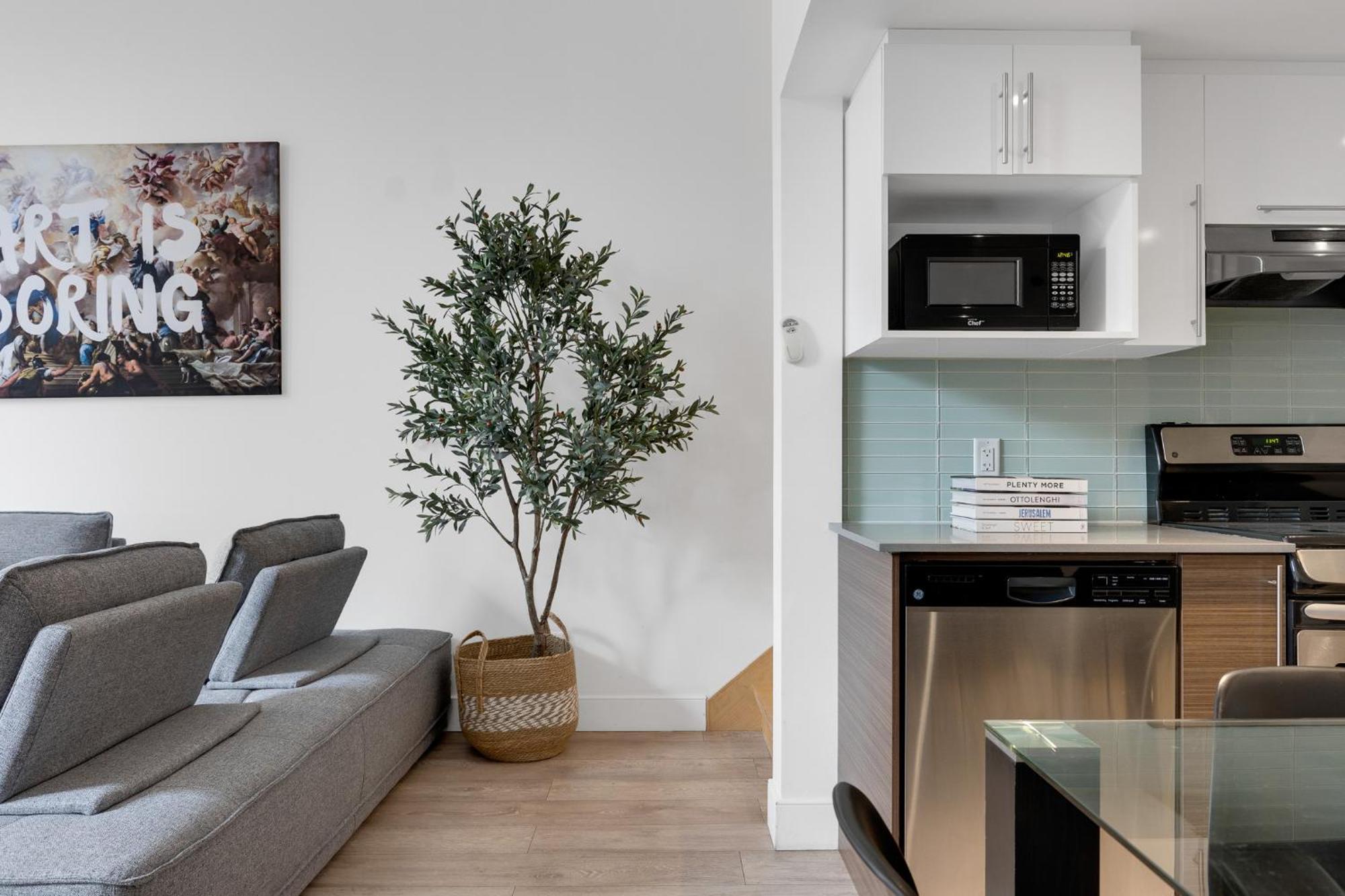 Liv Mtl Downtown Aparthotel Montreal Bagian luar foto