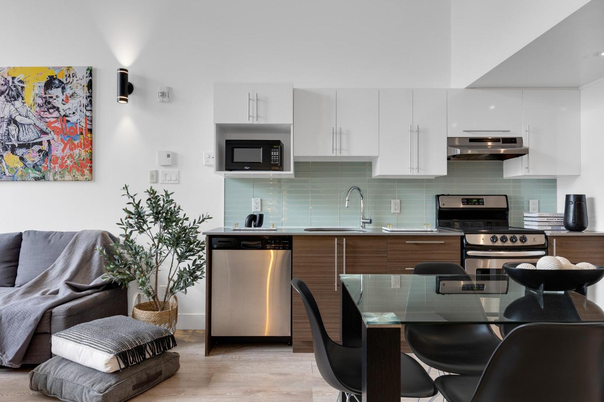 Liv Mtl Downtown Aparthotel Montreal Bagian luar foto