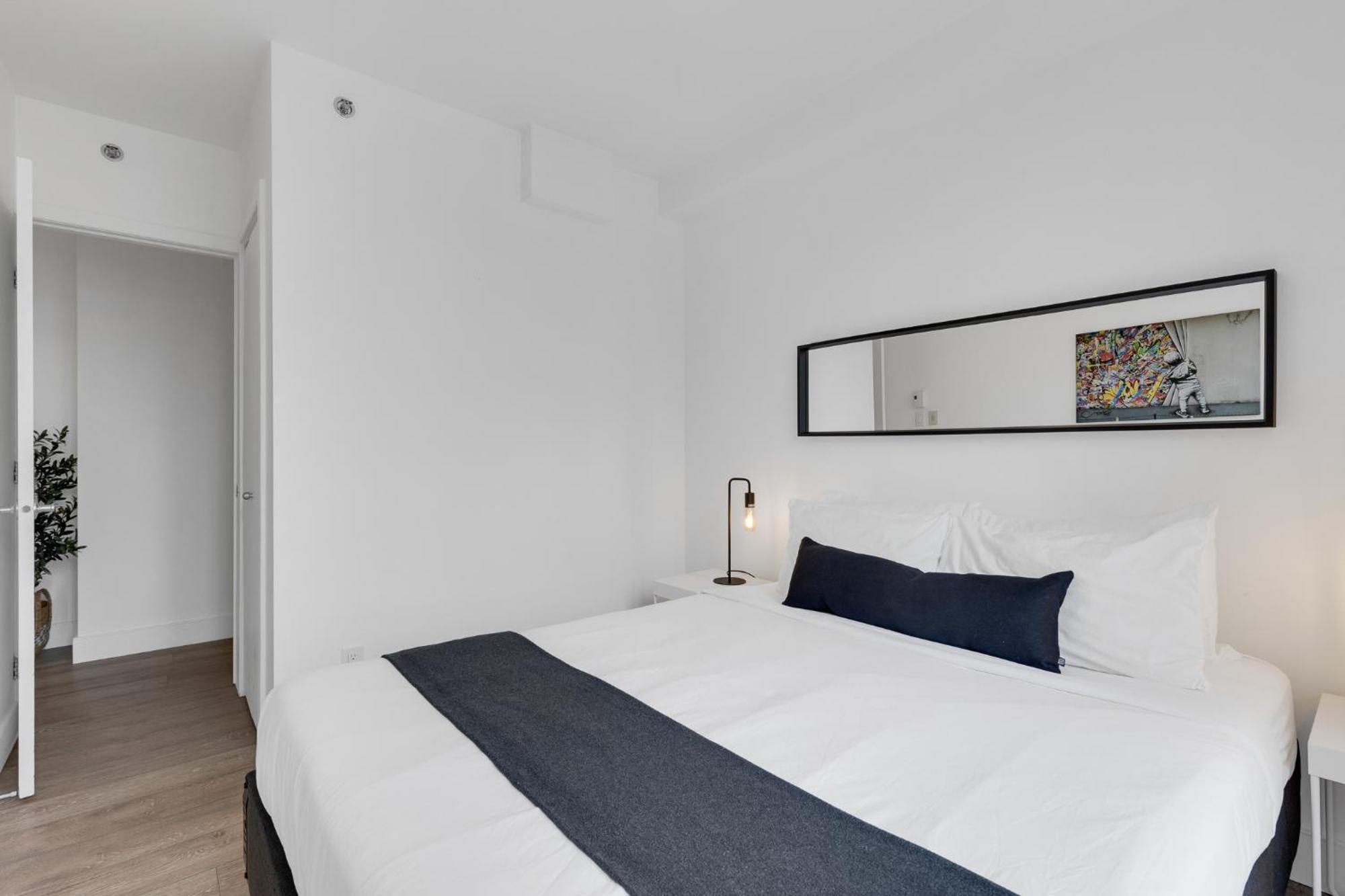 Liv Mtl Downtown Aparthotel Montreal Bagian luar foto