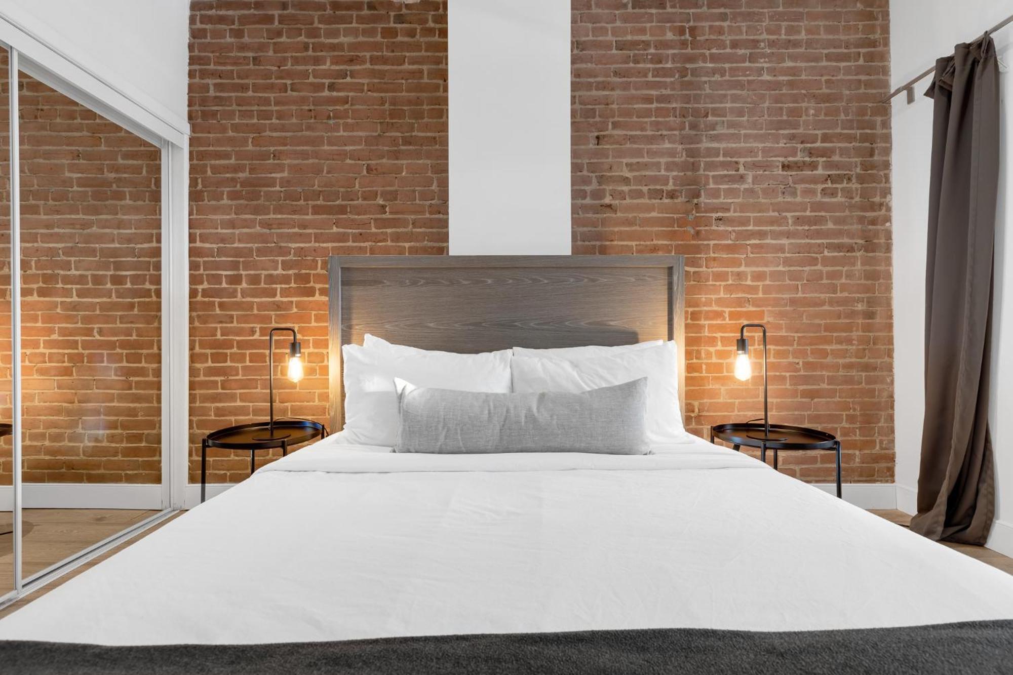 Liv Mtl Downtown Aparthotel Montreal Bagian luar foto