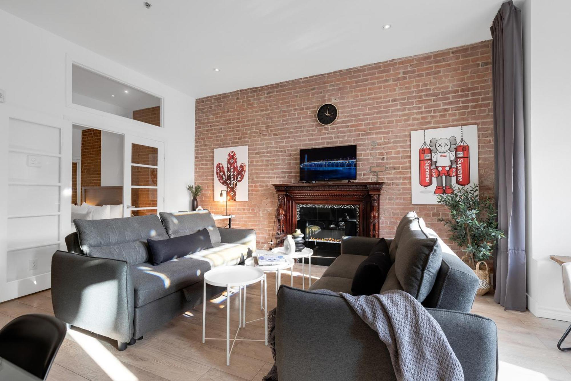 Liv Mtl Downtown Aparthotel Montreal Bagian luar foto