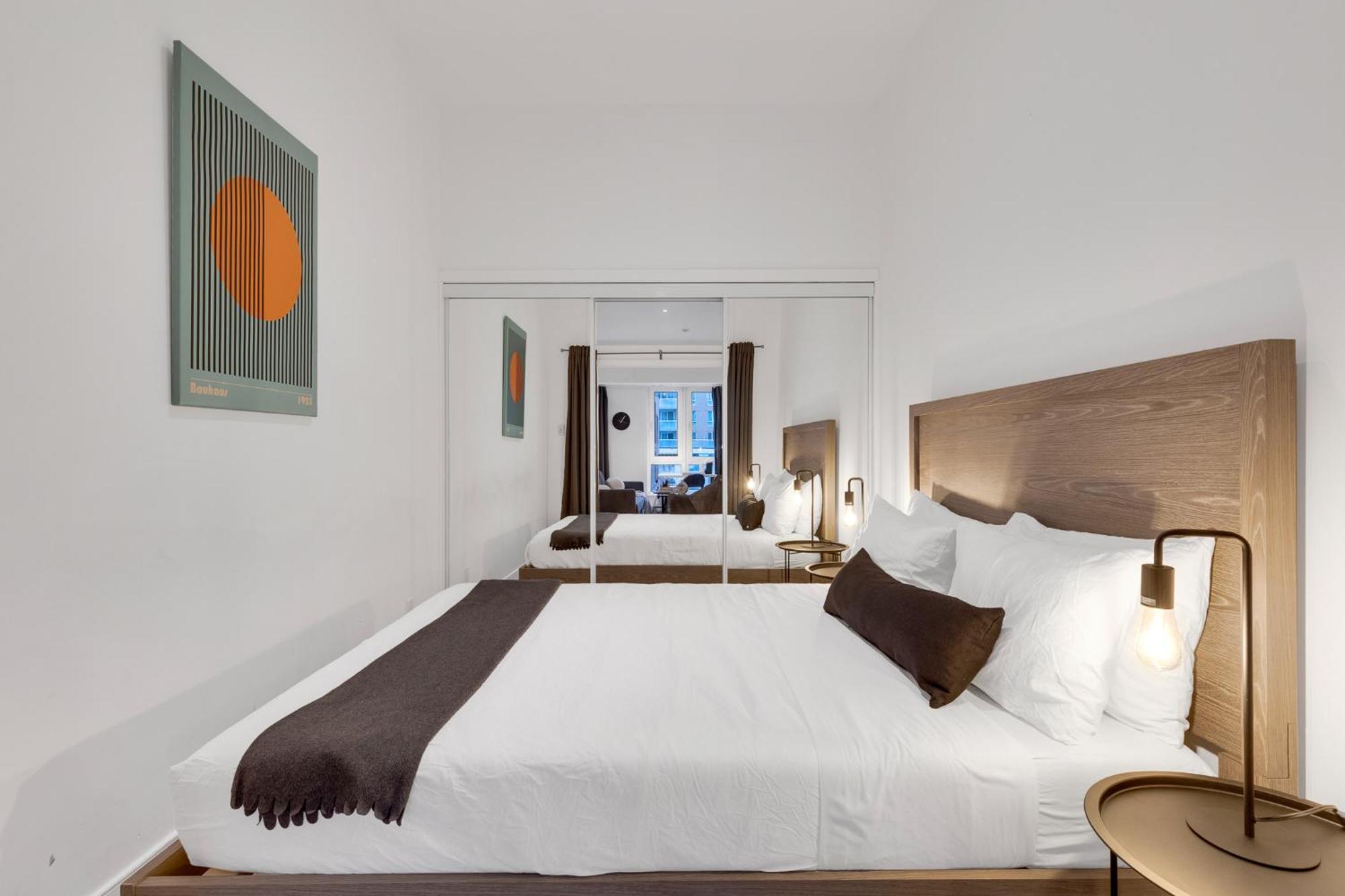 Liv Mtl Downtown Aparthotel Montreal Bagian luar foto